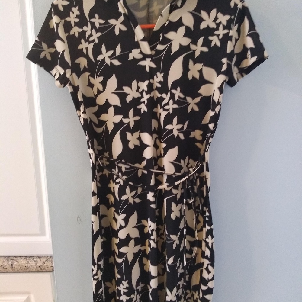 Flower stretch material dress.